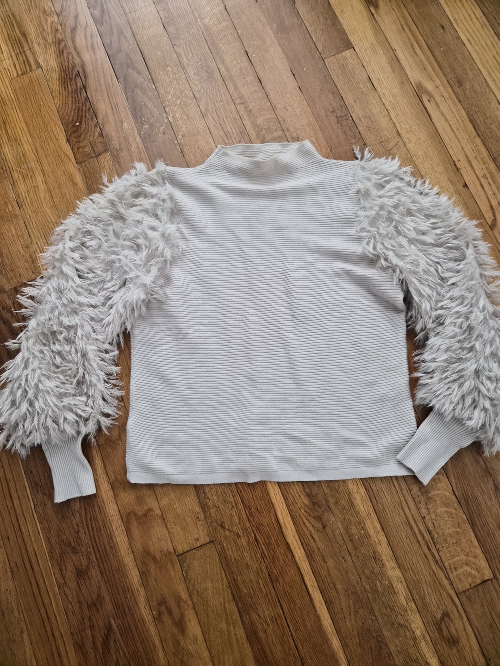 Faux-Fur Sleeve Ribbed Mock Neck Top in Light Gray